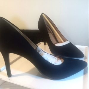 Black high heel pump for women